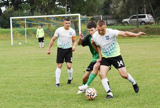 Чемпіонат області з футболу. У групі “Б” – позаду дванадцять турів