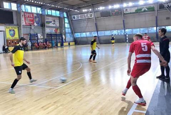 Лідери Чемпіонату Чернівців з футзалу розійшлися між собою миром