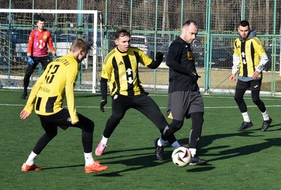 У групі “А” обласного Чемпіонату з міні-футболу лідерство продовжує утримувати ФК “Іванківці”