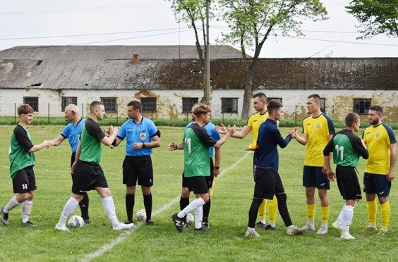 ЧО-2024/25. Група “В”. Боротьбу за перше місце ведуть чернівецькі “Довбуш” і “Фазенда”